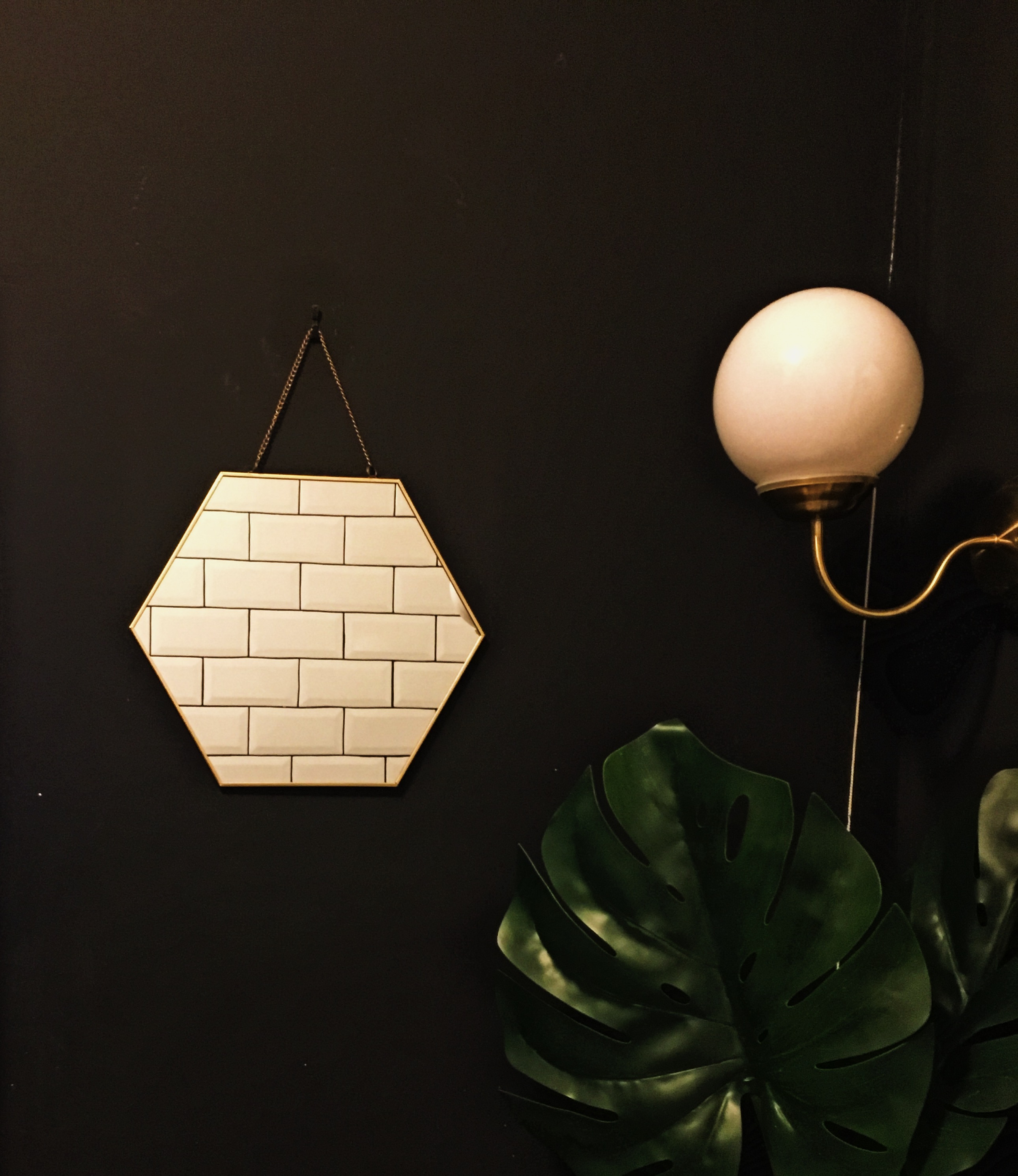 Hexagon Goldrimmed Beauty Mirror